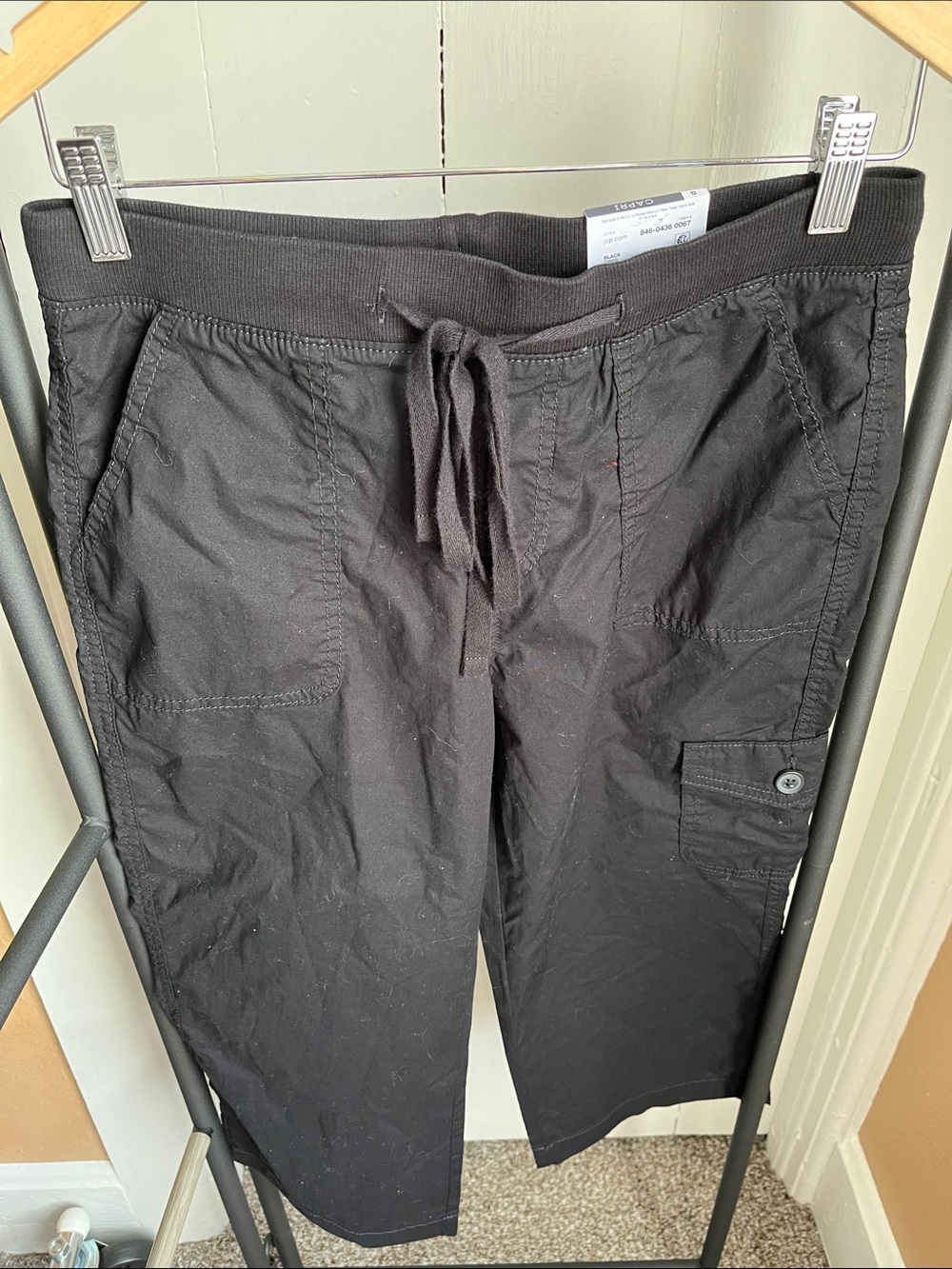 St. John's Bay Black Cropped Cargo Pants